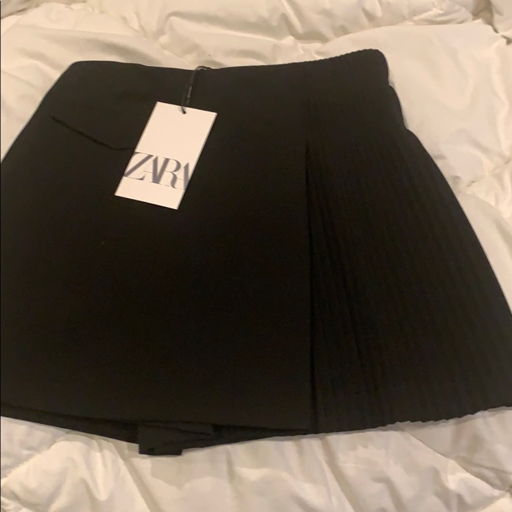 Zara Girls black skirt size 10. Elastic waist